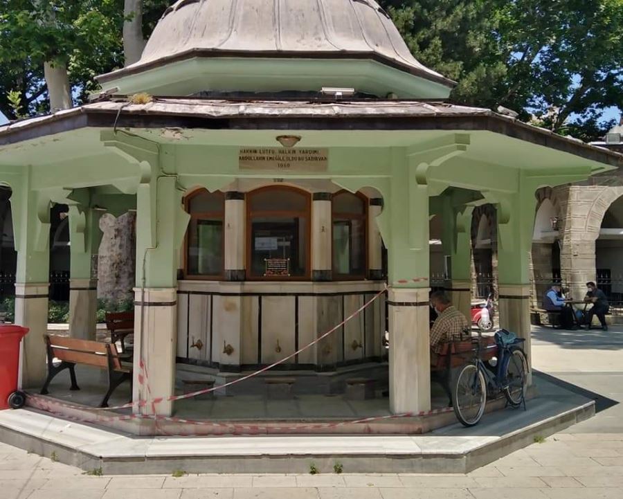 Şadırvana işaret şeşirdi çekiyoruz millet kapartıyor