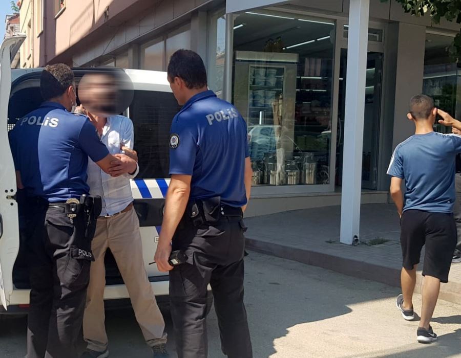 Sarhoş sokağa çıktı maskeden cezayı yedi.