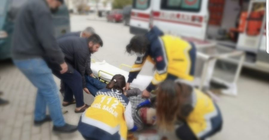 lodostan devrilen simit arabasının altında kalan seyyar satıcı yaralandı
