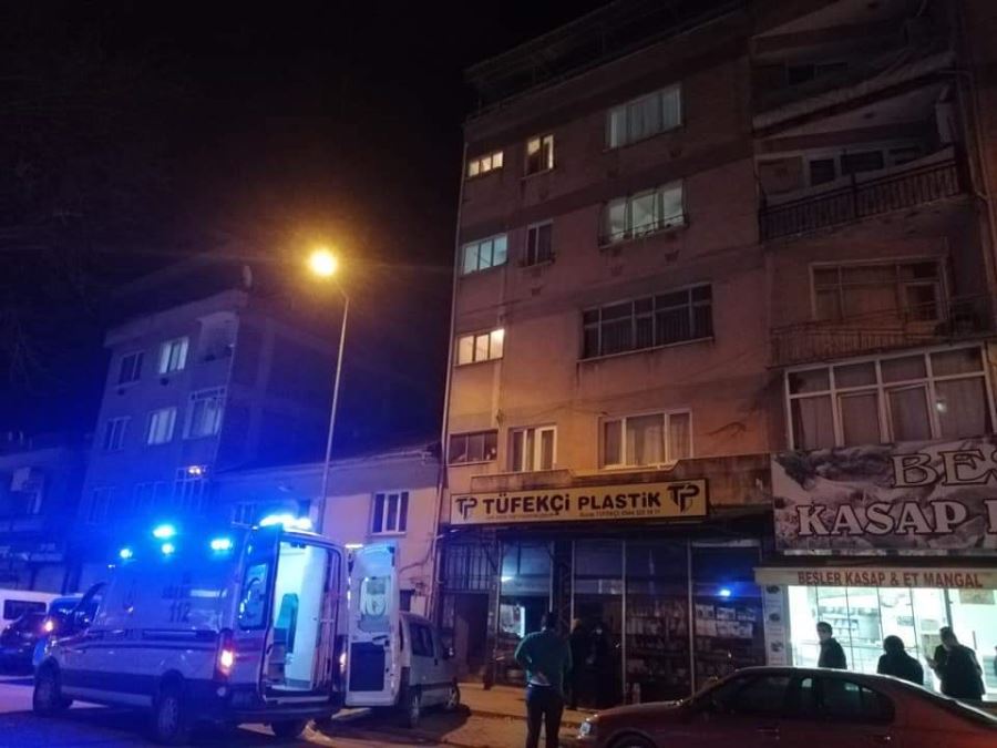 112  Ekiplerinin müdahalesi İntihar eden kızı hayata  döndürdü 