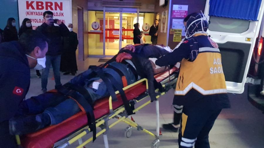 Kazaya karışan araçların sürücüleri yaralandı