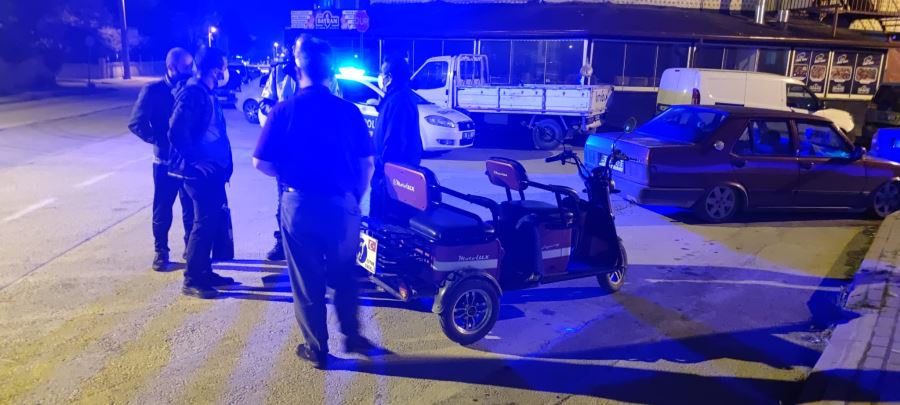 Engelli aracı ile motosiklet sürücüsü  çarpıştı 