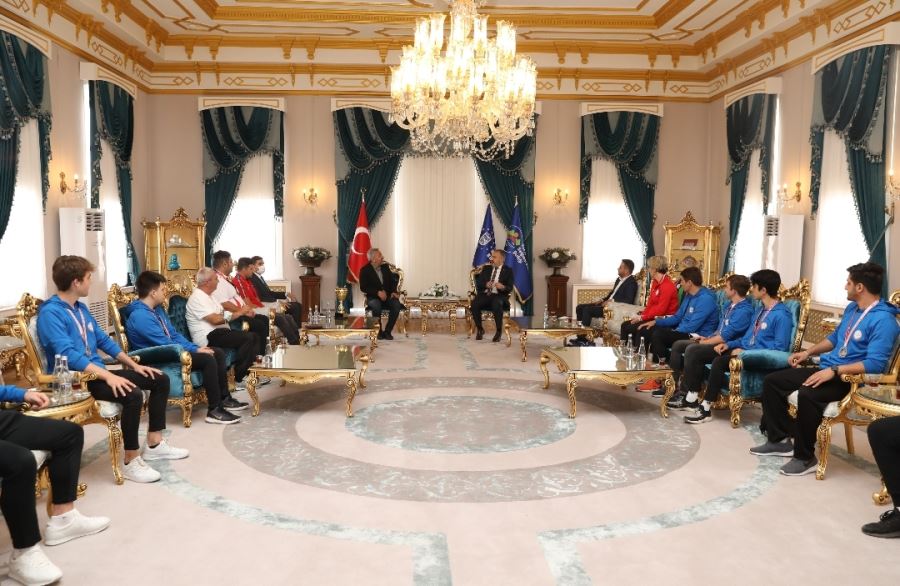 Tarih yazan sporculardan Başkan Aktaş’a ziyaret