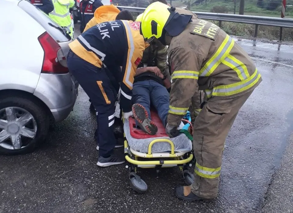 Otomobilin bariyerlere çarptığı kazada 1 kişi yaralandı