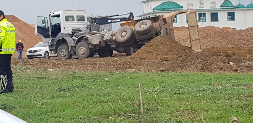 Döküm yaptığı esnada harfiyat kamyonunun şasesi koptu