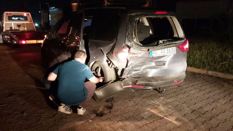  İki otomobilin çarpışması sonucu 2 kişi yaralandı