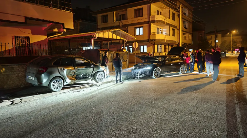 İnegöl’de Trafik Kazası: 3 Yaralı 
