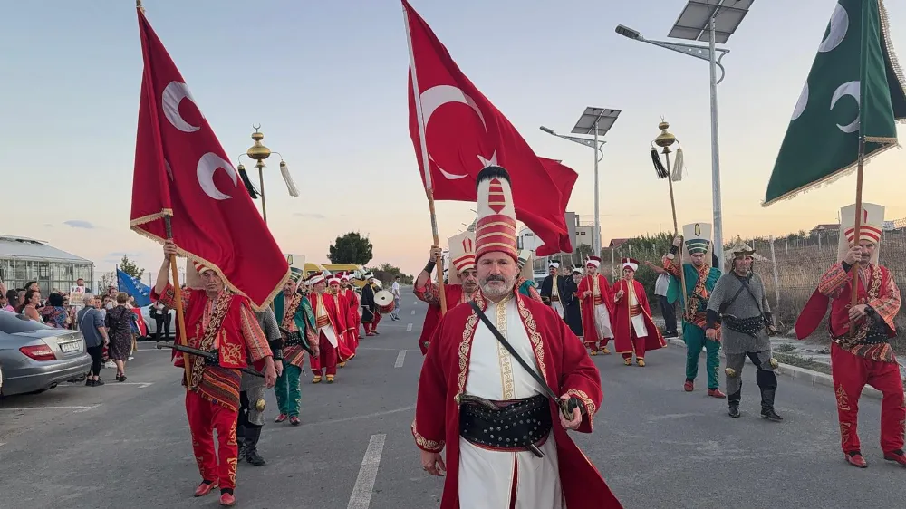 Köstence sokakları Türk marşlarıyla yankılandı