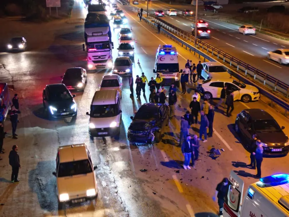 İnegöl girişinde zincirleme kaza: Trafik kısa süreli aksadı