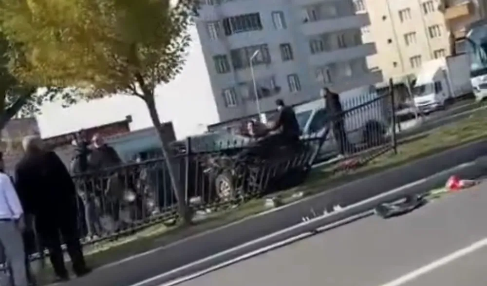 İnegöl girişinde makas faciası: Otomobil TIR’a çarptı 2 kişi yaralandı 