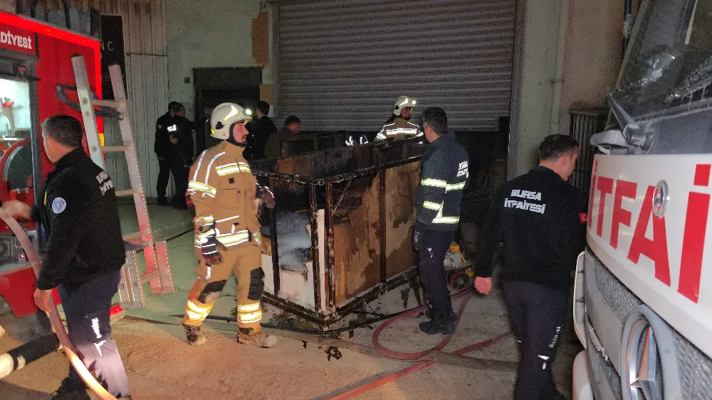 İnegöl’de mobilya imalathanesinde yangın paniği