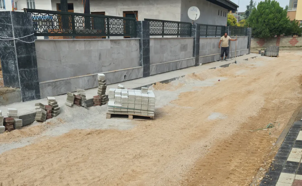 İnegöl Belediyesi’nden Süleymaniye’de yol ve kaldırım düzenlemesi