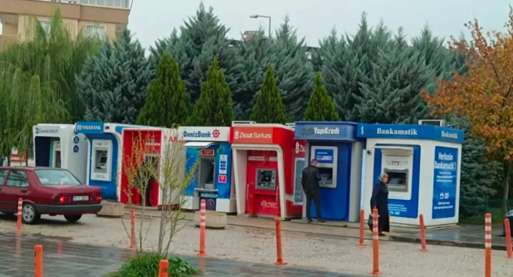 İnegöl Devlet Hastanesi Önündeki ATM’ler Taşınıyor!