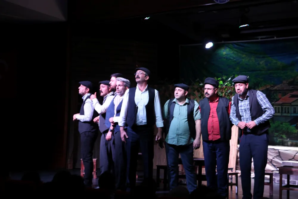 “Komşu Köyün Delisi” Yeni Sezonda Da Kapalı Gişe