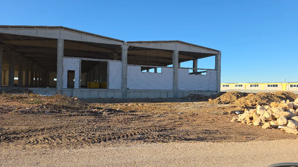 İnegöl Hamzabey OSB’de iş kazası: Demir iskele işçinin üzerine düştü