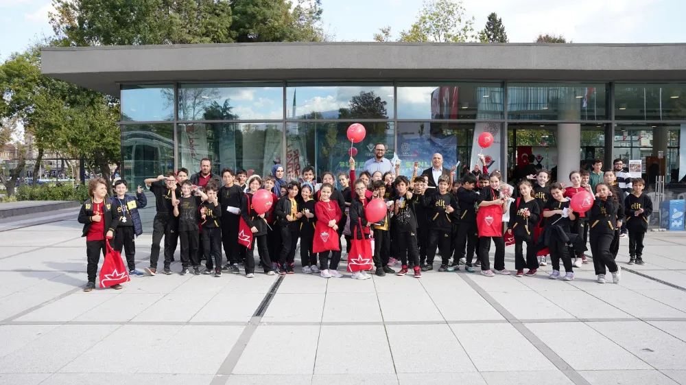 Çilek, bilim şenliğinde çocukların hayallerini dijital tasarıma dönüştürdü