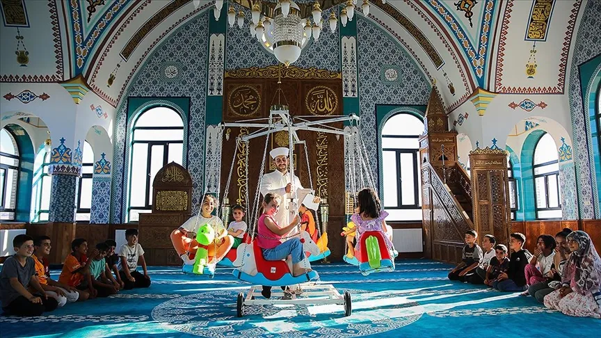 Çocuklar camilerde düzenlenen etkinlikle eğlenceli vakit geçirdi