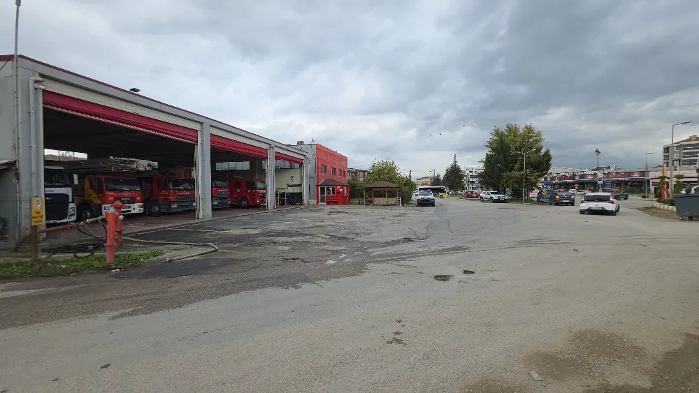 İnegöl’de İtfaiye Kavşağı Alarm Veriyor: “Ya Taşınsın, Ya Çözüm Bulunsun”