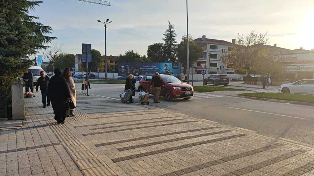 İnegöl’de Trafik Kültürü Yarı Yarıya: Kimisi Yol Veriyor, Kimisi Vermiyor