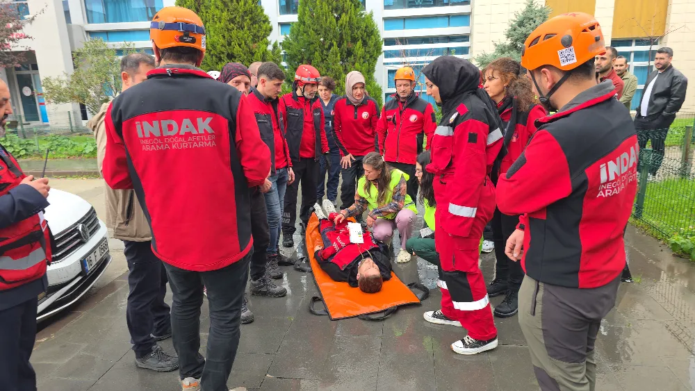 İnegöl Devlet Hastanesi’nde deprem ve yangın tatbikatı gerçeğini aratmadı