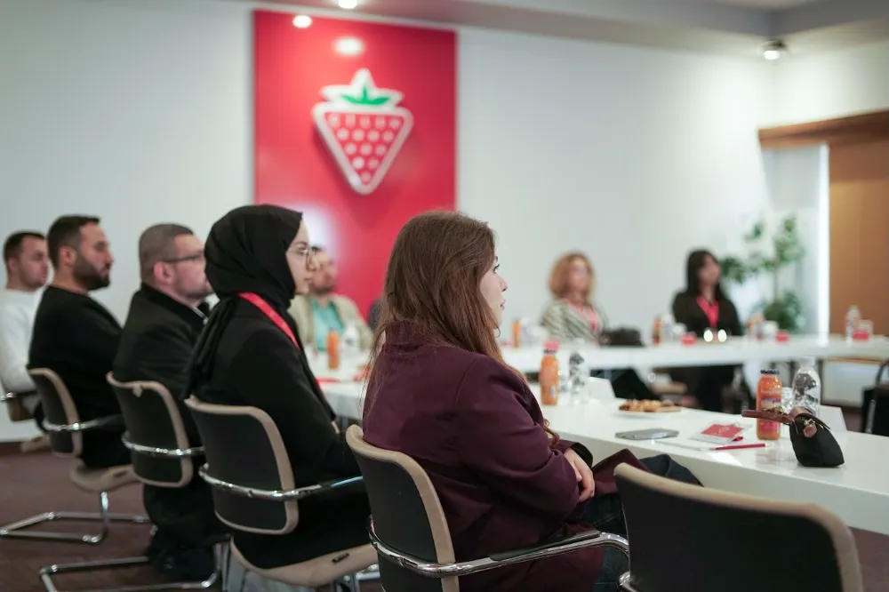 ÇİLEK, SATIŞ EKİBİNİ GÜÇLENDİREN EĞİTİM PROGRAMINI BİR KEZ DAHA HAYATA GEÇİRDİ