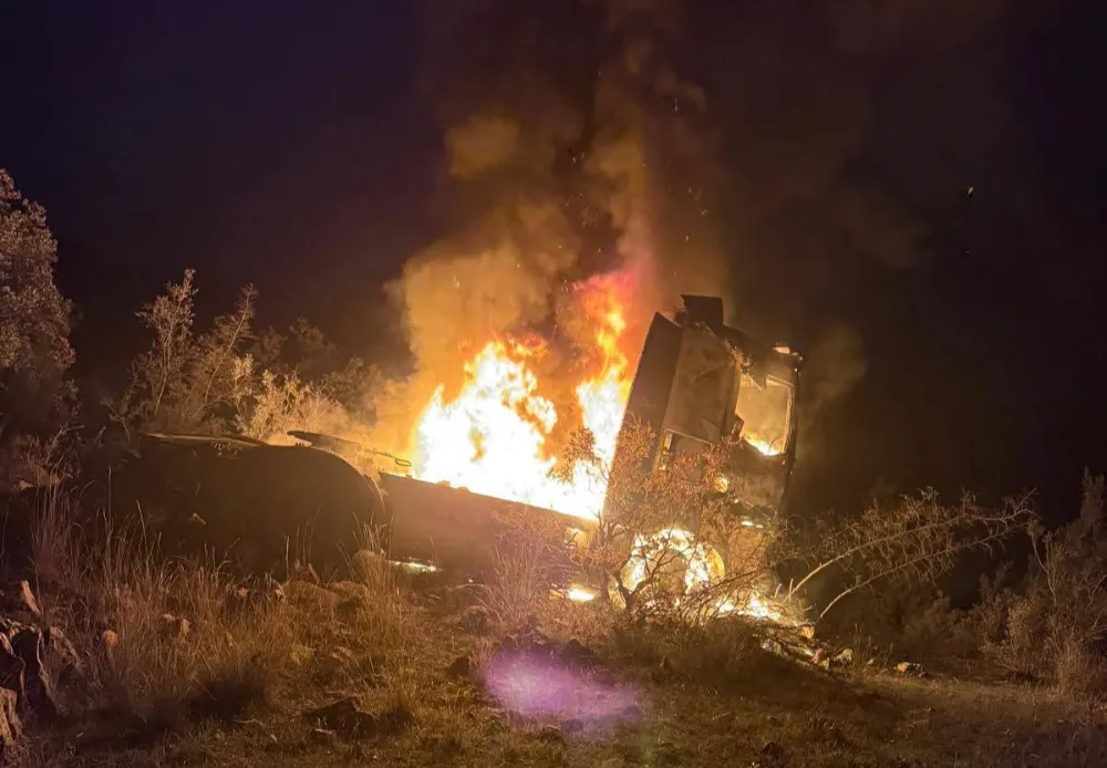 İnegöl yolunda Devrilen tır alev aldı: İtfaiye müdahale ediyor