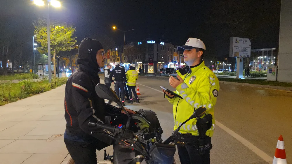 İnegöl’de motosiklet sürücülerine yeni yasa bilgilendirmesi