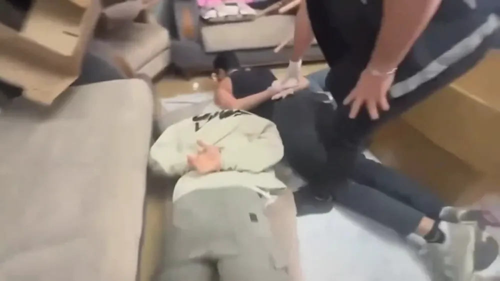 İstanbul ve İzmir’de Uyuşturucu Operasyonu: 6 Milyon 958 Bin Hap Ele Geçirildi