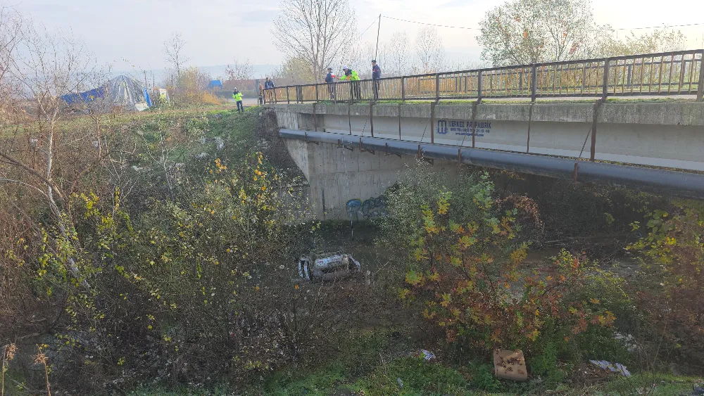 İnegöl’de otomobil dereye düştü: 1 yaralı