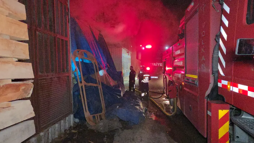  İnegöl’de mobilya imalathanesinde yangın