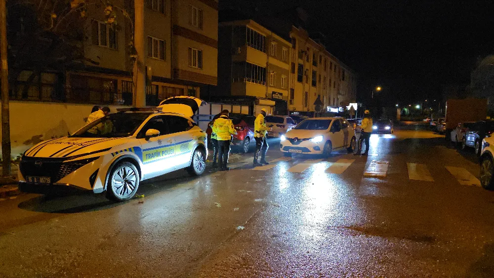 İnegöl’de trafik denetiminde 20 bin lira ceza: 2 araç otoparka çekildi