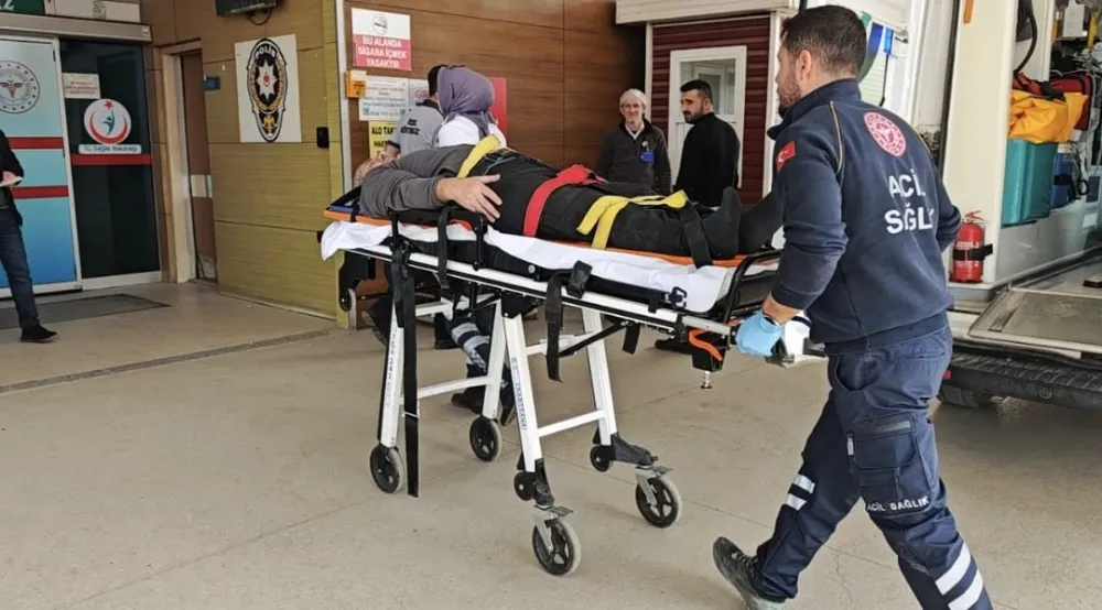 Motosiklet ile Otomobil Çarpıştı,  motosiklet Sürücü Hafif Yaralandı
