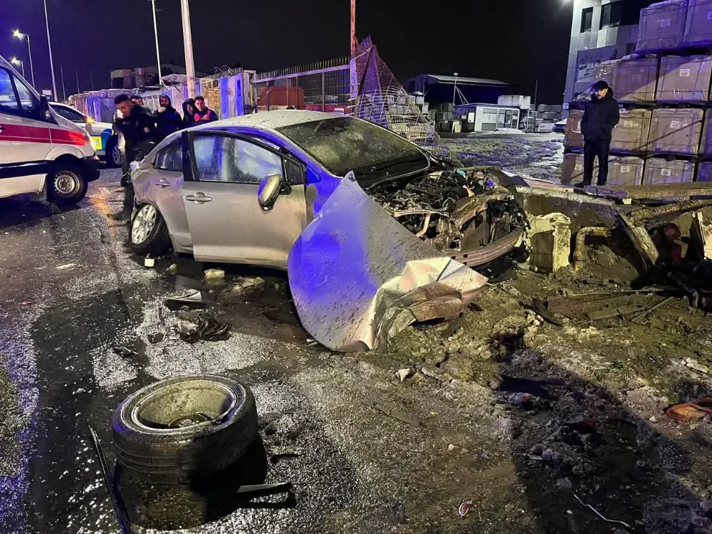 İstanbul’da feci kaza, otomobil sürücüsü hayatını yitirdi