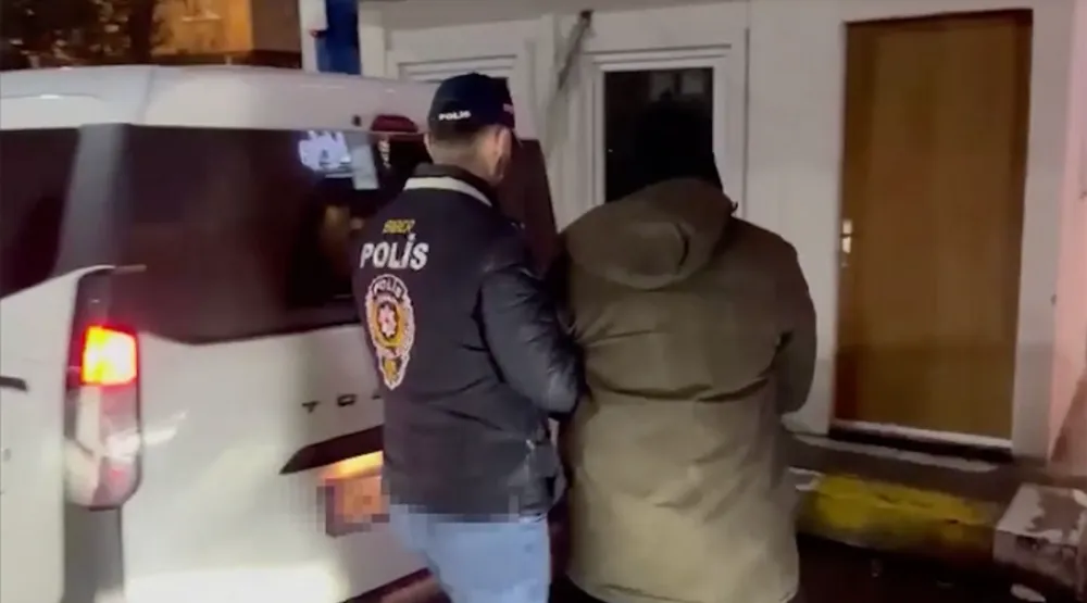 İstanbul merkezli 17 ildeki  dolandırıcılık operasyonunda  yakalanan 24 şüpheli tutuklandı
