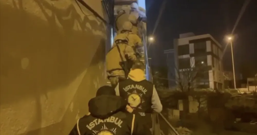 Suç örgütüne yönelik operasyonda yakalanan 11 zanlı tutuklandı