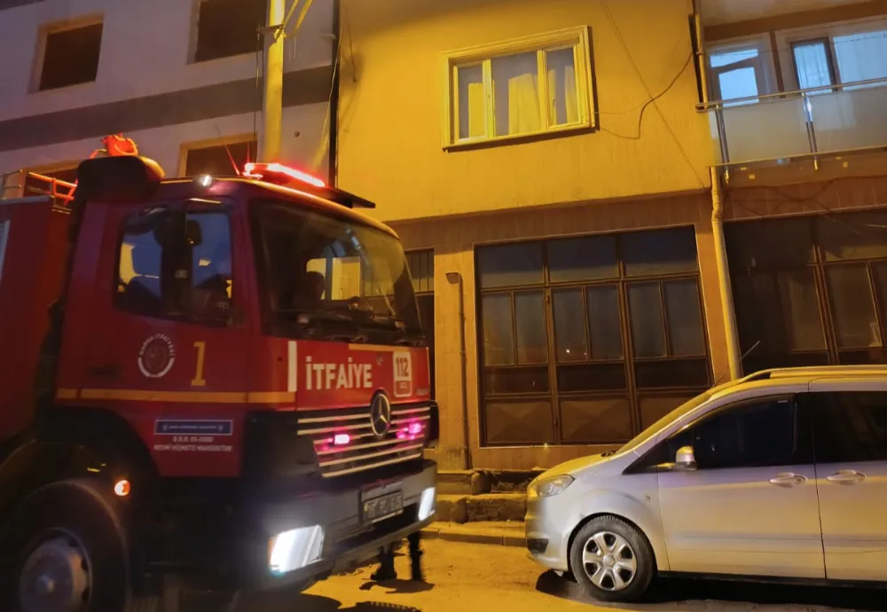 İnegöl ilçesinde balkonda çıkan yangında bir kişi hafif yaralandı