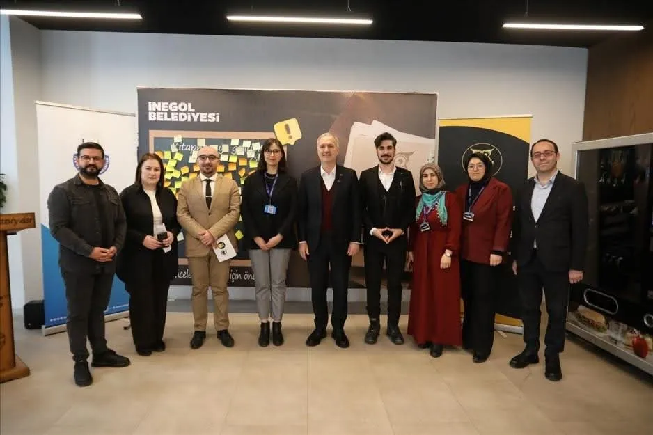İnegöl Belediyesi Nöbetçi Kitaphanelerinin En’leri Ödüllerini Aldı