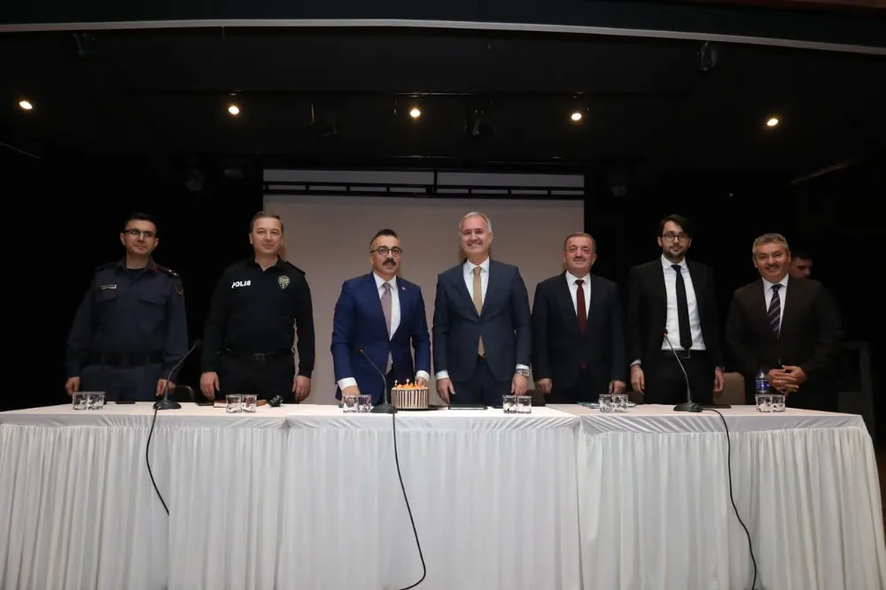 İnegöl Kaymakamı Eren Arslan’a Sürpriz Doğum Günü Kutlaması