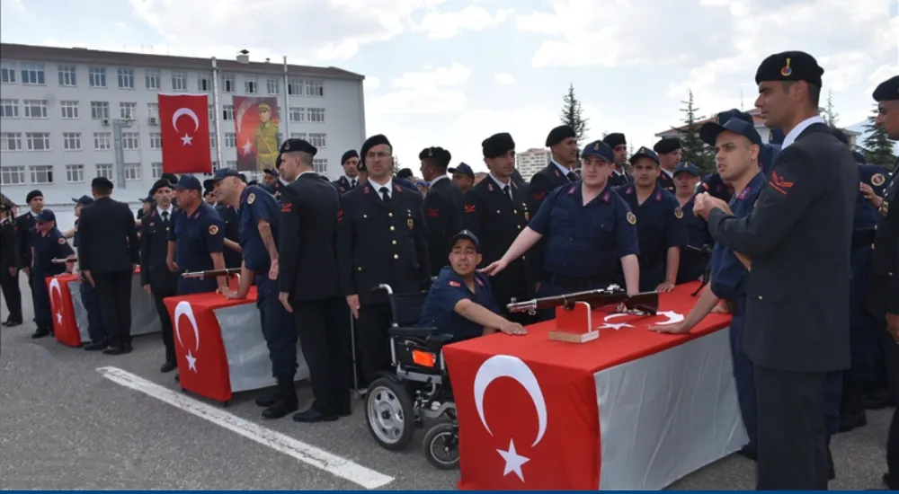 Engelliler bir günlük askerlik  sevinci yaşadı