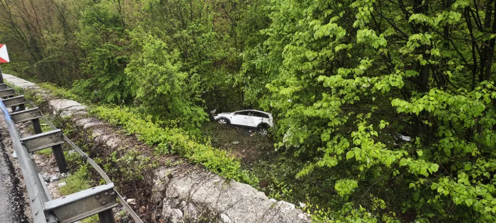 İnegöl mezitlerde Şarampole Yuvarlanan Araçta Can Pazarı: 1 Ölü, 3 Yaralı