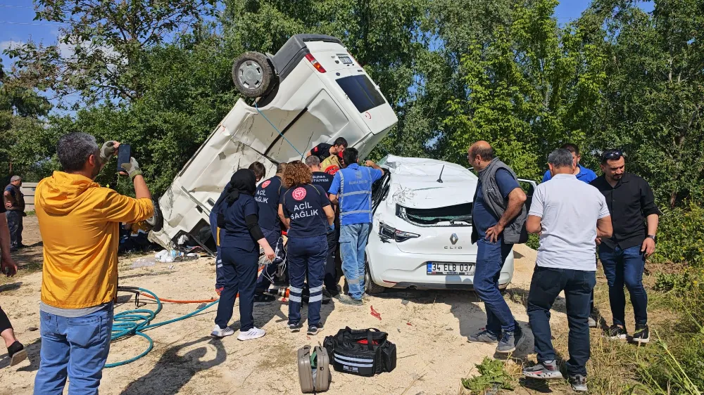 İnegöl’de feci kaza 3 yaralı