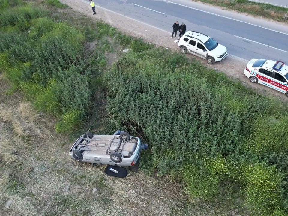 İnegöl’de Feci Kaza: Otomobil Şarampole Yuvarlandı, 5 Yaralı