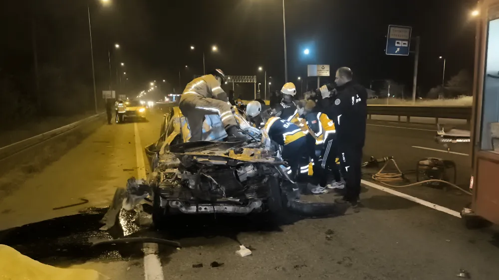 İnegöl Kulaca Mevkiinde Feci Kaza: Otomobil Kamyona Çarptı, Sürücü Ağır Yaralı