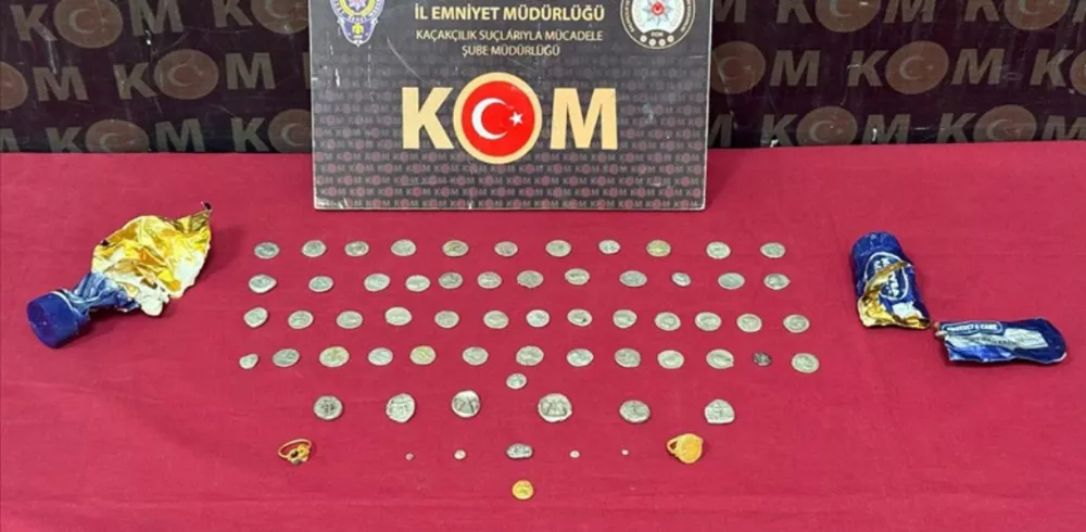 Tarihi eserleri krem ve diş macunu tüplerinde yurt dışına çıkarmaya çalışan şüpheli tutuklandı