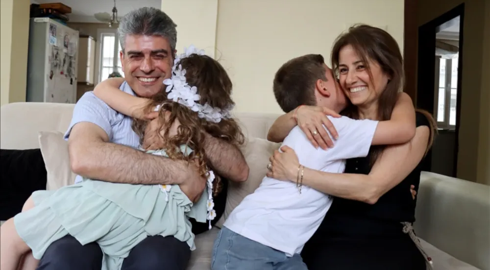 Devlet himayesindeki çocukları konu alan diziden etkilenip iki kardeşe yuva oldular