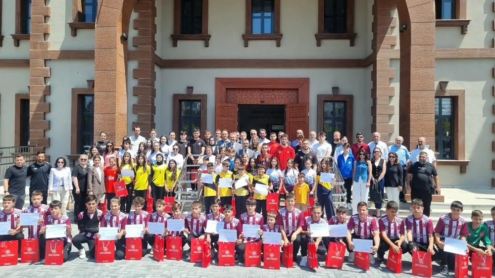 Başarıya Termos Ödülü: Kaymakamlık 90 Öğrenciyi Ödüllendirdi