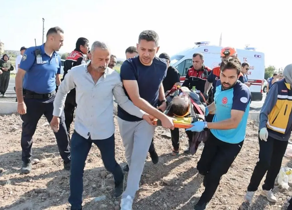 Sınava giden araçlar çarpıştı: 1 ölü, 4