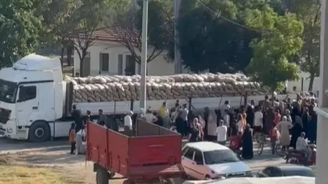 İnegöl’de Hayır Tırı: Vatandaşa Ücretsiz Patates Dağıtıldı