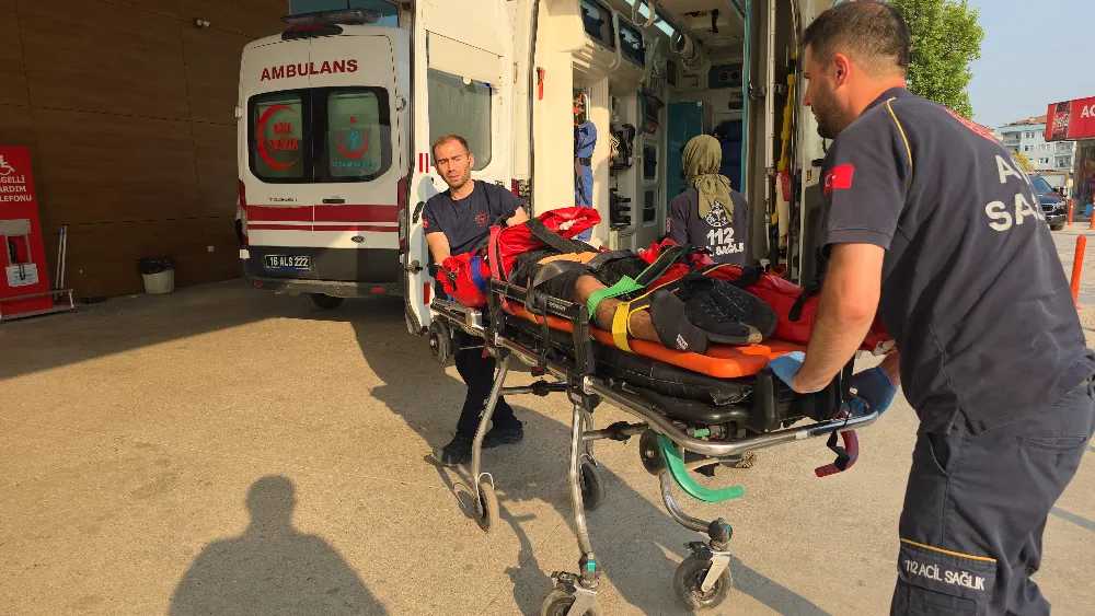 İnegöl’de Çatıdan Düşen Genç Ağır Yaralandı
