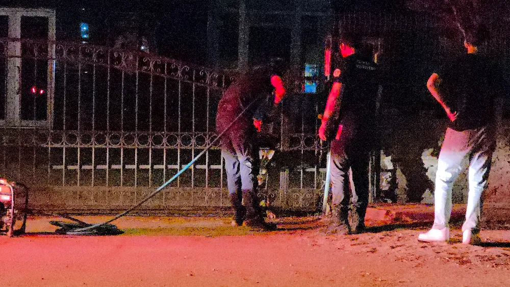 İnegöl’de duyarlı vatandaşlar köpeğin imdadına yetişti